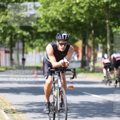 10.08.2025 - GEWOBA Citytriathlon Bremen Yannick Fuchs http://msf.ph/oto/8547533 10.08.2025 13:05:58 Radfahren 573, 616, 630, 741, 767, 793, 857, 918, 948, 962, 981 meine-sportfotos.de