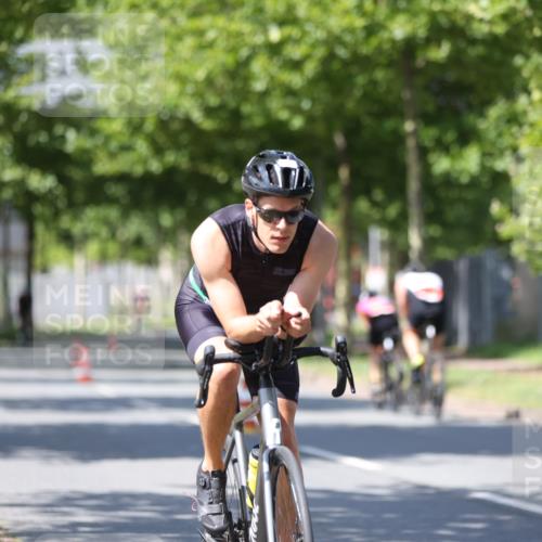 10.08.2025 - GEWOBA Citytriathlon Bremen Yannick Fuchs http://msf.ph/oto/8547535 10.08.2025 13:05:58 Radfahren 573, 616, 630, 741, 767, 793, 857, 918, 948, 962, 981 meine-sportfotos.de