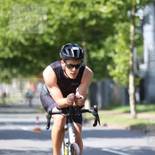 10.08.2025 - GEWOBA Citytriathlon Bremen Yannick Fuchs http://msf.ph/oto/8547537 10.08.2025 13:05:59 Radfahren 573, 616, 630, 741, 767, 793, 857, 918, 948, 962, 981 meine-sportfotos.de