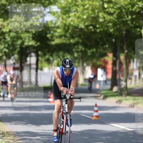 10.08.2025 - GEWOBA Citytriathlon Bremen Yannick Fuchs http://msf.ph/oto/8547538 10.08.2025 12:10:53 Radfahren 573, 622, 625, 629, 651, 659, 685, 712, 716, 722, 748, 800, 812, 819, 898 meine-sportfotos.de