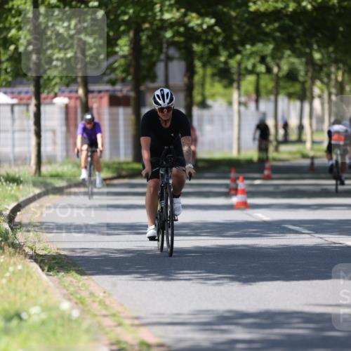 10.08.2025 - GEWOBA Citytriathlon Bremen Yannick Fuchs http://msf.ph/oto/8547539 10.08.2025 13:06:04 Radfahren 573, 630, 682, 741, 767, 793, 857, 918, 948, 962, 981 meine-sportfotos.de