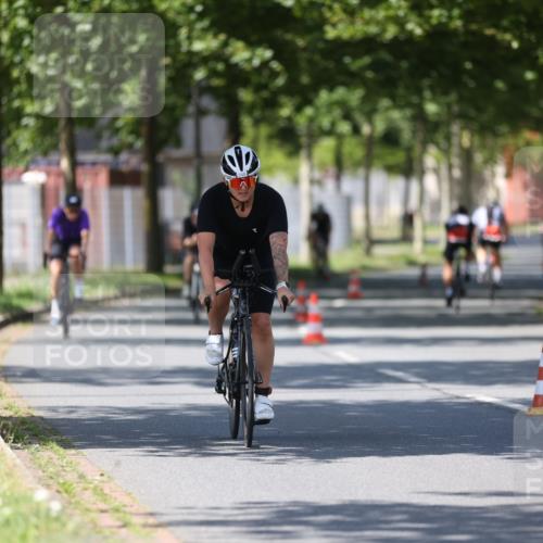 10.08.2025 - GEWOBA Citytriathlon Bremen Yannick Fuchs http://msf.ph/oto/8547541 10.08.2025 13:06:05 Radfahren 573, 630, 682, 741, 767, 793, 918, 948, 962, 981 meine-sportfotos.de