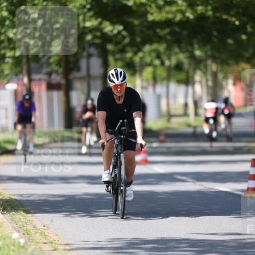 10.08.2025 - GEWOBA Citytriathlon Bremen Yannick Fuchs http://msf.ph/oto/8547543 10.08.2025 13:06:05 Radfahren 573, 630, 682, 741, 767, 793, 918, 948, 962, 981 meine-sportfotos.de