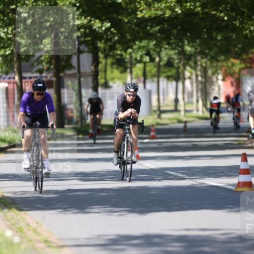 10.08.2025 - GEWOBA Citytriathlon Bremen Yannick Fuchs http://msf.ph/oto/8547556 10.08.2025 13:06:07 Radfahren 573, 630, 682, 741, 767, 918, 948, 962, 981 meine-sportfotos.de