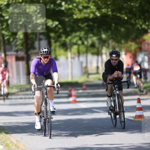 10.08.2025 - GEWOBA Citytriathlon Bremen Yannick Fuchs http://msf.ph/oto/8547562 10.08.2025 13:06:08 Radfahren 573, 630, 682, 741, 767, 918, 948, 962 meine-sportfotos.de