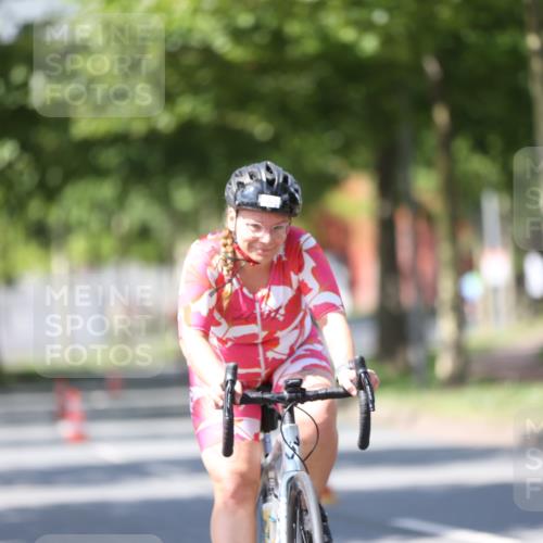 10.08.2025 - GEWOBA Citytriathlon Bremen Yannick Fuchs http://msf.ph/oto/8547583 10.08.2025 13:06:12 Radfahren 682, 741, 918, 948, 962, 1026 meine-sportfotos.de