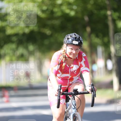 10.08.2025 - GEWOBA Citytriathlon Bremen Yannick Fuchs http://msf.ph/oto/8547584 10.08.2025 13:06:12 Radfahren 682, 741, 918, 948, 962, 1026 meine-sportfotos.de
