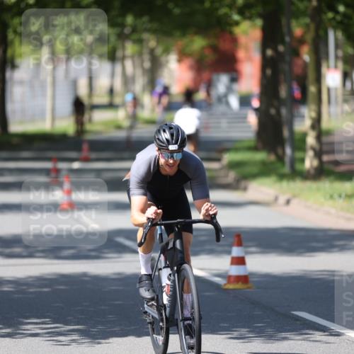 10.08.2025 - GEWOBA Citytriathlon Bremen Yannick Fuchs http://msf.ph/oto/8547698 10.08.2025 13:07:55 Radfahren 578, 626, 643, 689, 774, 852, 941 meine-sportfotos.de