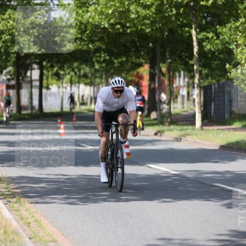 10.08.2025 - GEWOBA Citytriathlon Bremen Yannick Fuchs http://msf.ph/oto/8547699 10.08.2025 12:11:29 Radfahren 575, 578, 583, 645, 713, 894, 1038 meine-sportfotos.de