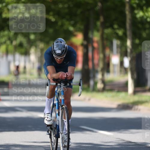 10.08.2025 - GEWOBA Citytriathlon Bremen Yannick Fuchs http://msf.ph/oto/8547808 10.08.2025 13:08:29 Radfahren 551, 552, 692, 702, 768, 824, 836, 855, 859, 968, 980 meine-sportfotos.de