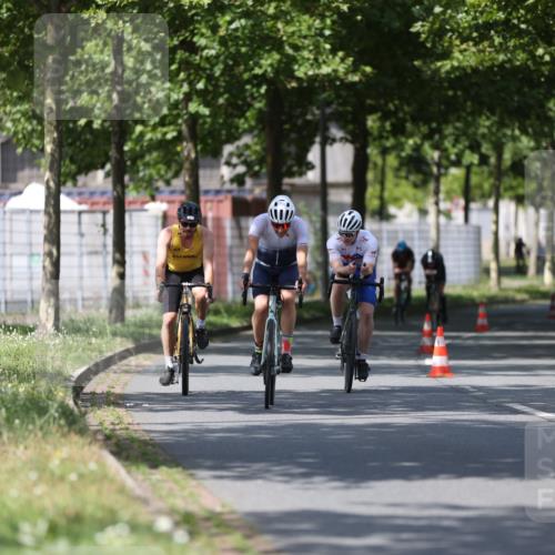 10.08.2025 - GEWOBA Citytriathlon Bremen Yannick Fuchs http://msf.ph/oto/8547828 10.08.2025 12:12:00 Radfahren 576, 605, 667, 699, 702, 752, 799, 816, 907, 1003 meine-sportfotos.de