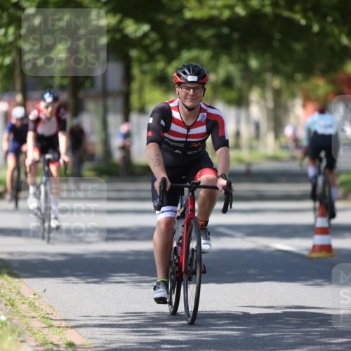 10.08.2025 - GEWOBA Citytriathlon Bremen Yannick Fuchs http://msf.ph/oto/8547834 10.08.2025 13:08:34 Radfahren 551, 552, 692, 702, 768, 824, 836, 855, 859, 968, 980, 1016 meine-sportfotos.de