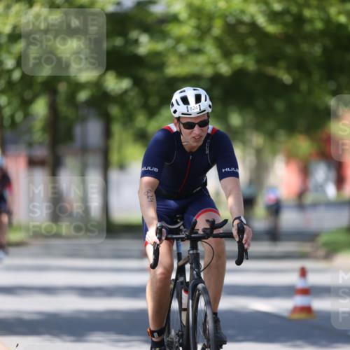 10.08.2025 - GEWOBA Citytriathlon Bremen Yannick Fuchs http://msf.ph/oto/8547871 10.08.2025 13:08:37 Radfahren 551, 552, 692, 702, 768, 824, 836, 855, 859, 968, 980, 1016 meine-sportfotos.de