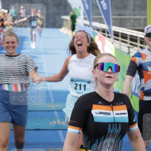 10.08.2025 - GEWOBA Citytriathlon Bremen H.Heesch http://msf.ph/oto/8547878 10.08.2025 11:32:16 Ziel 211, 215, 441 meine-sportfotos.de