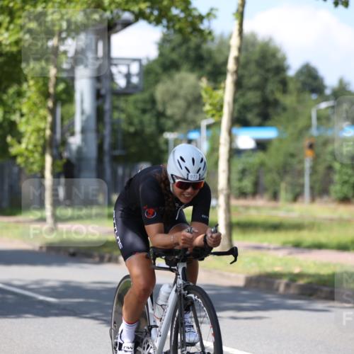 10.08.2025 - GEWOBA Citytriathlon Bremen Yannick Fuchs http://msf.ph/oto/8547948 10.08.2025 13:09:12 Radfahren 735, 822, 973, 977, 1006 meine-sportfotos.de