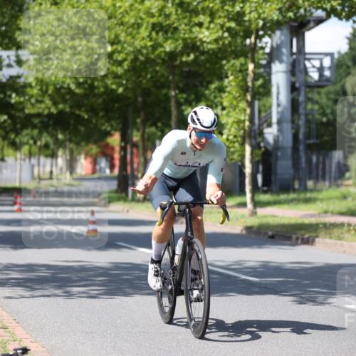 10.08.2025 - GEWOBA Citytriathlon Bremen Yannick Fuchs http://msf.ph/oto/8547974 10.08.2025 13:09:17 Radfahren 735, 822, 973, 977, 1006 meine-sportfotos.de