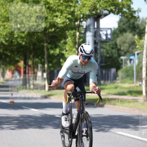 10.08.2025 - GEWOBA Citytriathlon Bremen Yannick Fuchs http://msf.ph/oto/8547976 10.08.2025 13:09:17 Radfahren 735, 822, 973, 977, 1006 meine-sportfotos.de