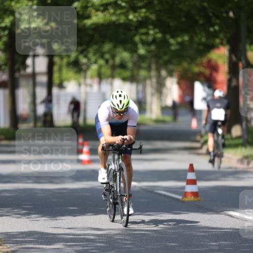 10.08.2025 - GEWOBA Citytriathlon Bremen Yannick Fuchs http://msf.ph/oto/8547977 10.08.2025 12:12:26 Radfahren 751, 769, 875, 932, 1012 meine-sportfotos.de
