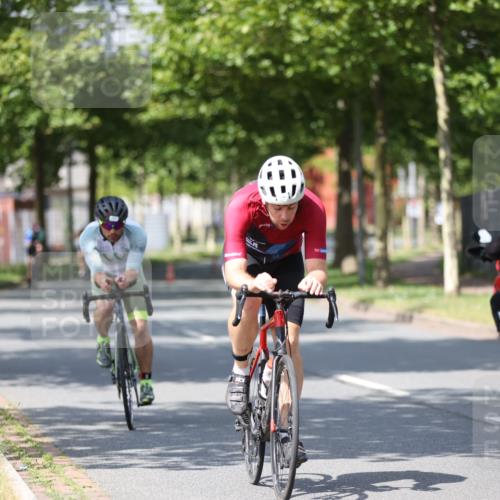 10.08.2025 - GEWOBA Citytriathlon Bremen Yannick Fuchs http://msf.ph/oto/8547998 10.08.2025 12:12:33 Radfahren 692, 769, 851, 875, 932, 1012 meine-sportfotos.de