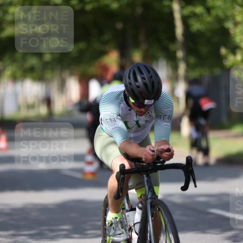10.08.2025 - GEWOBA Citytriathlon Bremen Yannick Fuchs http://msf.ph/oto/8548007 10.08.2025 12:12:34 Radfahren 692, 769, 851, 875, 885, 932, 1012 meine-sportfotos.de
