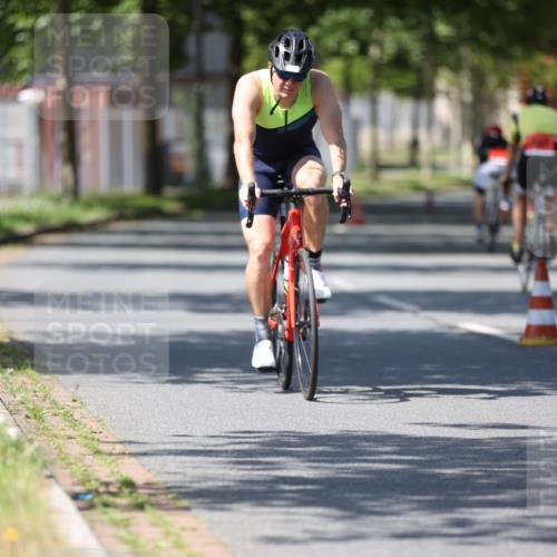 10.08.2025 - GEWOBA Citytriathlon Bremen Yannick Fuchs http://msf.ph/oto/8548035 10.08.2025 13:09:48 Radfahren 681, 770, 942 meine-sportfotos.de