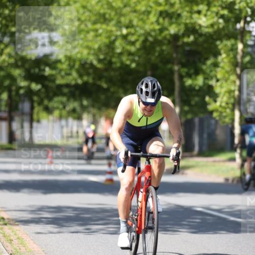 10.08.2025 - GEWOBA Citytriathlon Bremen Yannick Fuchs http://msf.ph/oto/8548040 10.08.2025 13:09:50 Radfahren 681, 770, 942 meine-sportfotos.de