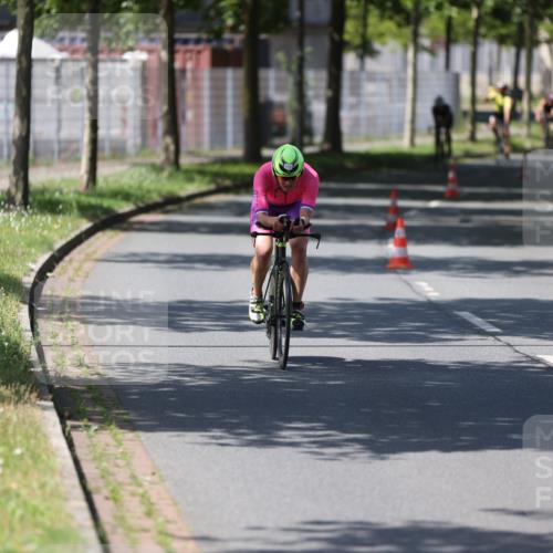 10.08.2025 - GEWOBA Citytriathlon Bremen Yannick Fuchs http://msf.ph/oto/8548109 10.08.2025 13:10:28 Radfahren 722, 752, 763, 776, 833, 834, 872, 891, 922, 956 meine-sportfotos.de