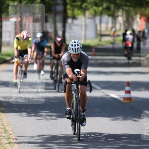 10.08.2025 - GEWOBA Citytriathlon Bremen Yannick Fuchs http://msf.ph/oto/8548131 10.08.2025 13:10:36 Radfahren 722, 752, 833, 834, 872, 891, 935, 956, 1031 meine-sportfotos.de