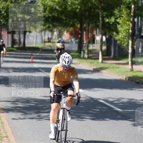 10.08.2025 - GEWOBA Citytriathlon Bremen Yannick Fuchs http://msf.ph/oto/8548168 10.08.2025 13:10:48 Radfahren 722, 833, 834, 858, 872, 891, 935, 1031 meine-sportfotos.de