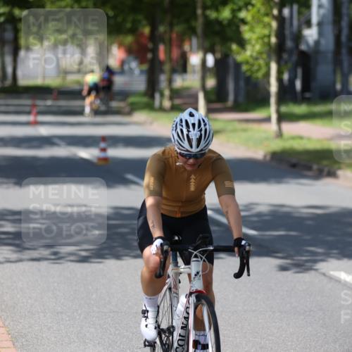 10.08.2025 - GEWOBA Citytriathlon Bremen Yannick Fuchs http://msf.ph/oto/8548171 10.08.2025 13:10:48 Radfahren 722, 833, 834, 858, 872, 891, 935, 1031 meine-sportfotos.de
