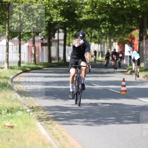 10.08.2025 - GEWOBA Citytriathlon Bremen Yannick Fuchs http://msf.ph/oto/8548211 10.08.2025 12:13:25 Radfahren 552, 612, 649, 760, 770, 774, 916, 1013, 1026 meine-sportfotos.de