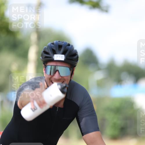 10.08.2025 - GEWOBA Citytriathlon Bremen Yannick Fuchs http://msf.ph/oto/8548225 10.08.2025 12:13:27 Radfahren 552, 612, 649, 760, 770, 774, 916, 1013, 1026 meine-sportfotos.de