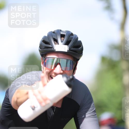 10.08.2025 - GEWOBA Citytriathlon Bremen Yannick Fuchs http://msf.ph/oto/8548227 10.08.2025 12:13:27 Radfahren 552, 612, 649, 760, 770, 774, 916, 1013, 1026 meine-sportfotos.de