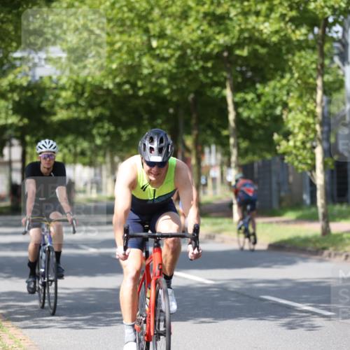 10.08.2025 - GEWOBA Citytriathlon Bremen Yannick Fuchs http://msf.ph/oto/8548242 10.08.2025 12:13:34 Radfahren 552, 612, 649, 664, 770, 774, 776, 823, 916, 1017 meine-sportfotos.de