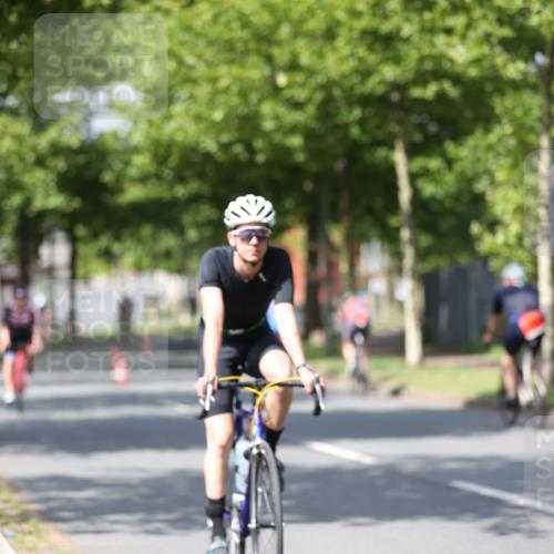 10.08.2025 - GEWOBA Citytriathlon Bremen Yannick Fuchs http://msf.ph/oto/8548249 10.08.2025 12:13:35 Radfahren 552, 612, 649, 664, 770, 774, 776, 823, 916, 1017 meine-sportfotos.de