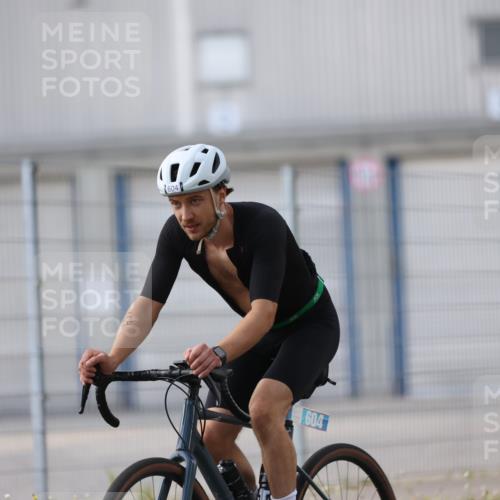 10.08.2025 - GEWOBA Citytriathlon Bremen Yannick Fuchs http://msf.ph/oto/8548250 10.08.2025 13:11:38 Radfahren 604, 664, 667, 688, 894, 915, 933, 937, 966, 1017, 1032 meine-sportfotos.de