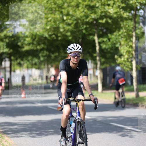 10.08.2025 - GEWOBA Citytriathlon Bremen Yannick Fuchs http://msf.ph/oto/8548251 10.08.2025 12:13:35 Radfahren 552, 612, 649, 664, 770, 774, 776, 823, 916, 1017 meine-sportfotos.de