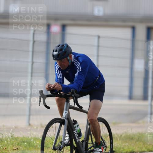 10.08.2025 - GEWOBA Citytriathlon Bremen Yannick Fuchs http://msf.ph/oto/8548259 10.08.2025 13:11:43 Radfahren 604, 635, 667, 750, 894, 933, 937, 966, 1017, 1032 meine-sportfotos.de