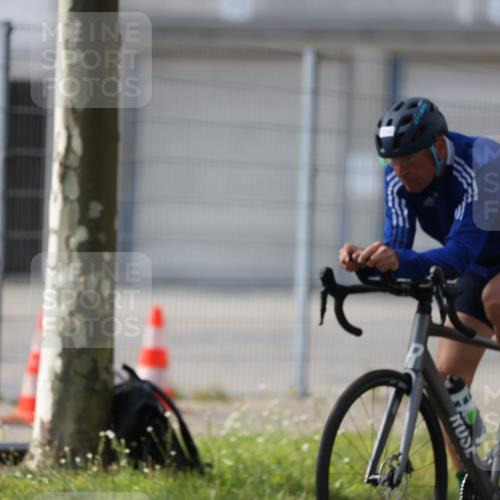 10.08.2025 - GEWOBA Citytriathlon Bremen Yannick Fuchs http://msf.ph/oto/8548260 10.08.2025 13:11:43 Radfahren 604, 635, 667, 750, 894, 933, 937, 966, 1017, 1032 meine-sportfotos.de