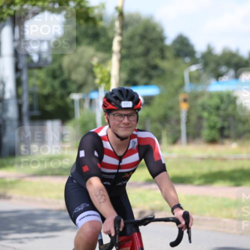 10.08.2025 - GEWOBA Citytriathlon Bremen Yannick Fuchs http://msf.ph/oto/8548274 10.08.2025 12:13:38 Radfahren 552, 612, 621, 649, 664, 770, 774, 776, 823, 916, 1017 meine-sportfotos.de