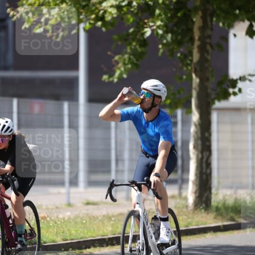 10.08.2025 - GEWOBA Citytriathlon Bremen Yannick Fuchs http://msf.ph/oto/8548279 10.08.2025 13:11:50 Radfahren 635, 667, 750, 894, 933, 937, 966, 1017, 1032 meine-sportfotos.de