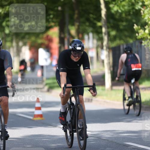 10.08.2025 - GEWOBA Citytriathlon Bremen Yannick Fuchs http://msf.ph/oto/8548288 10.08.2025 12:13:41 Radfahren 552, 568, 612, 621, 649, 664, 770, 776, 823, 916, 1017 meine-sportfotos.de