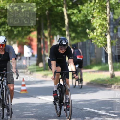 10.08.2025 - GEWOBA Citytriathlon Bremen Yannick Fuchs http://msf.ph/oto/8548291 10.08.2025 12:13:42 Radfahren 552, 568, 612, 621, 649, 664, 770, 776, 823, 916, 1017 meine-sportfotos.de