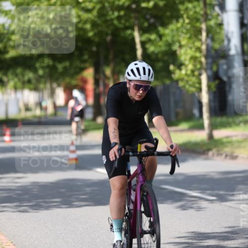 10.08.2025 - GEWOBA Citytriathlon Bremen Yannick Fuchs http://msf.ph/oto/8548308 10.08.2025 12:13:43 Radfahren 552, 568, 612, 621, 649, 664, 733, 770, 776, 823, 863, 916, 1017 meine-sportfotos.de