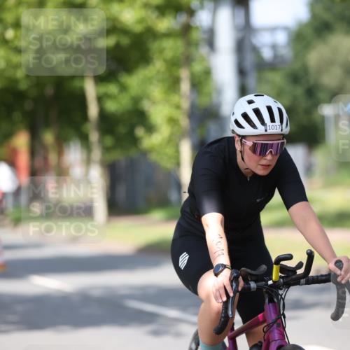 10.08.2025 - GEWOBA Citytriathlon Bremen Yannick Fuchs http://msf.ph/oto/8548312 10.08.2025 12:13:43 Radfahren 552, 568, 612, 621, 649, 664, 733, 770, 776, 823, 863, 916, 1017 meine-sportfotos.de
