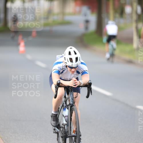 10.08.2025 - GEWOBA Citytriathlon Bremen Yannick Fuchs http://msf.ph/oto/8548315 10.08.2025 13:12:44 Radfahren 575, 582, 789, 895, 902, 924, 1028, 1035 meine-sportfotos.de