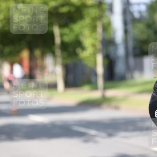 10.08.2025 - GEWOBA Citytriathlon Bremen Yannick Fuchs http://msf.ph/oto/8548316 10.08.2025 12:13:44 Radfahren 552, 568, 612, 621, 649, 664, 733, 770, 776, 823, 863, 916, 1017 meine-sportfotos.de