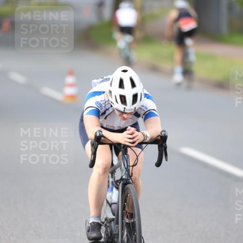 10.08.2025 - GEWOBA Citytriathlon Bremen Yannick Fuchs http://msf.ph/oto/8548318 10.08.2025 13:12:44 Radfahren 575, 582, 789, 895, 902, 924, 1028, 1035 meine-sportfotos.de