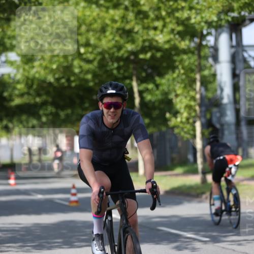 10.08.2025 - GEWOBA Citytriathlon Bremen Yannick Fuchs http://msf.ph/oto/8548325 10.08.2025 12:13:45 Radfahren 552, 568, 590, 612, 621, 649, 664, 733, 770, 776, 823, 863, 916, 1017 meine-sportfotos.de