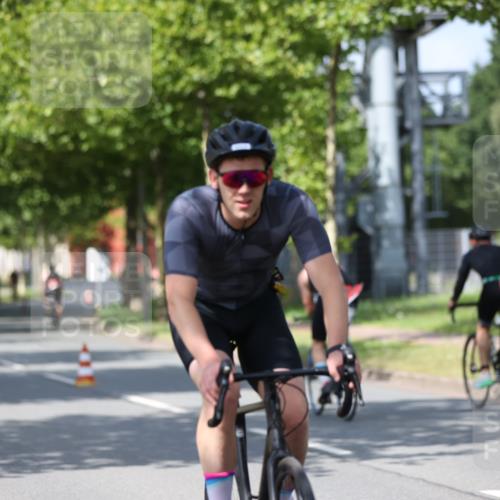 10.08.2025 - GEWOBA Citytriathlon Bremen Yannick Fuchs http://msf.ph/oto/8548328 10.08.2025 12:13:45 Radfahren 552, 568, 590, 612, 621, 649, 664, 733, 770, 776, 823, 863, 916, 1017 meine-sportfotos.de